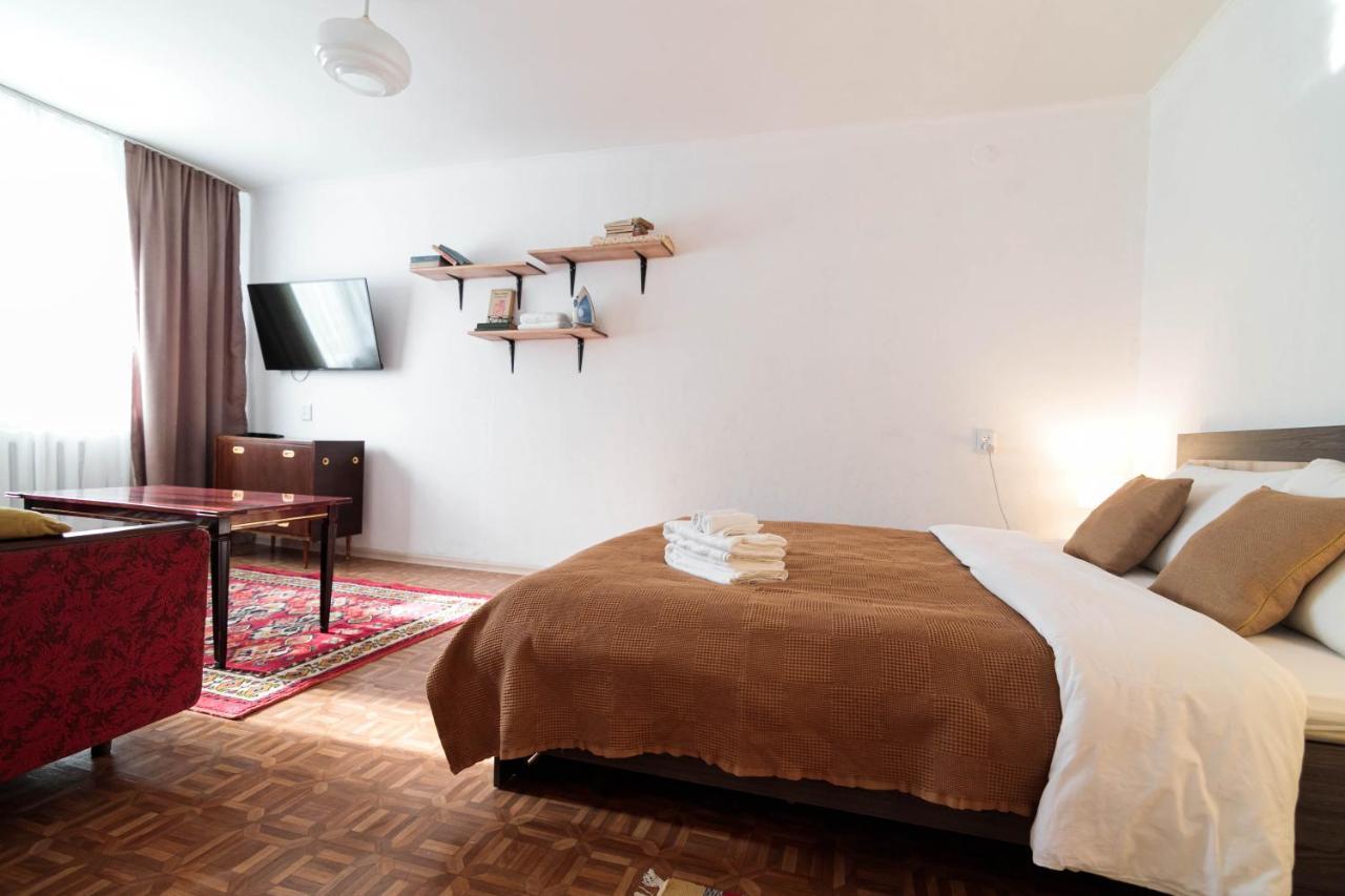 The Soviet Union Apartment In The Heart Of The Old City Almaty Eksteriør billede