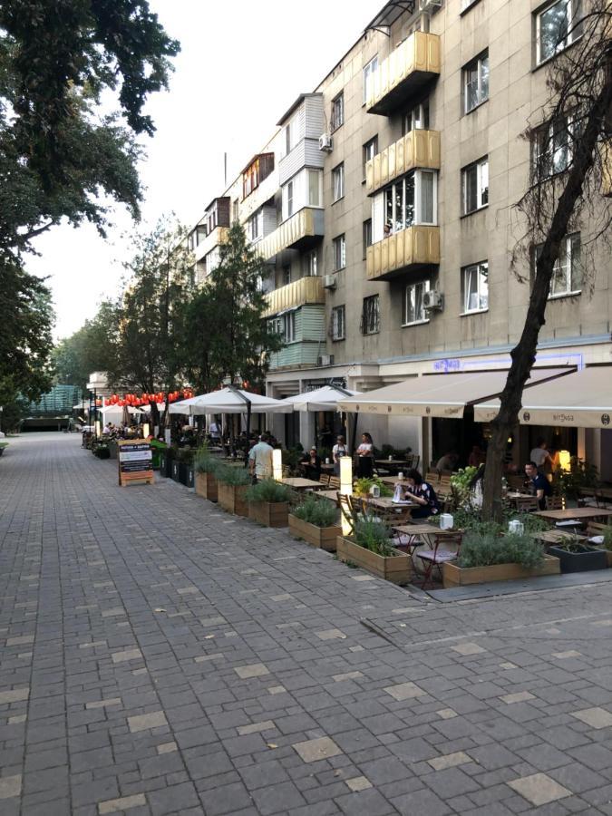 The Soviet Union Apartment In The Heart Of The Old City Almaty Eksteriør billede