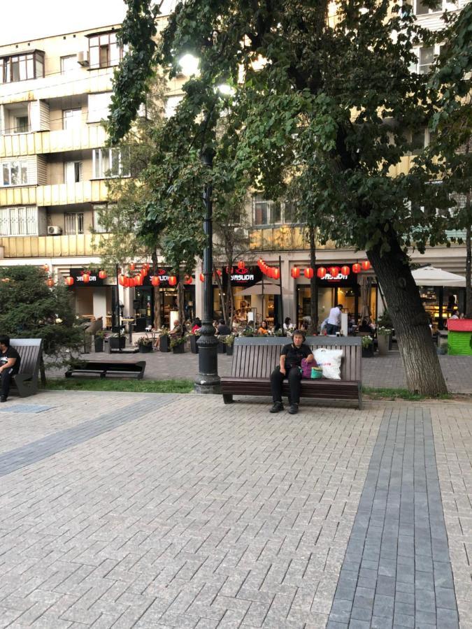 The Soviet Union Apartment In The Heart Of The Old City Almaty Eksteriør billede